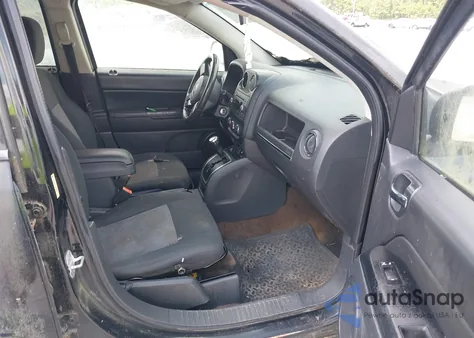 2013 Jeep Compass Latitude z USA, uszkodzony, nr VIN 1C4NJCEB7DD237498